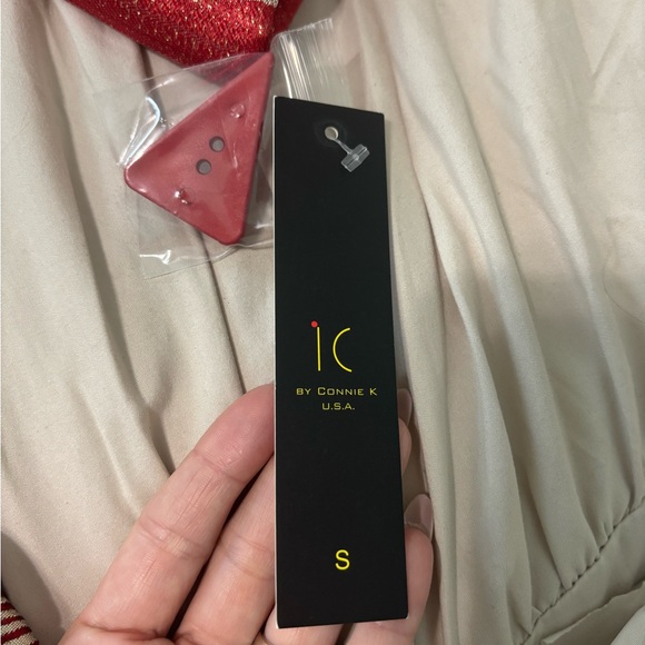 IC COLLECTION Red and White Patterned Blouse - Picture 4 of 10